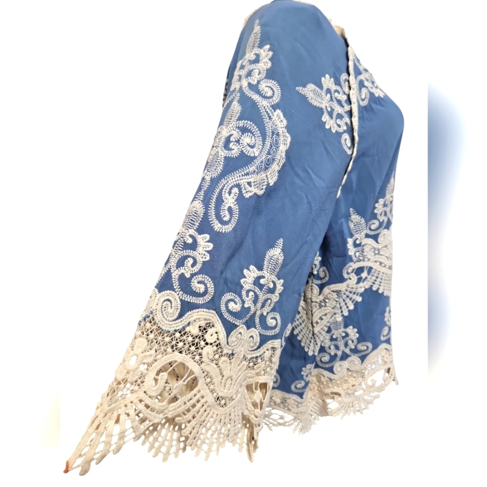 Leo & Nicole Boho Blue Ivory Embroidered Lace Peasant Tunic Blouse Rayon Sz PL - Picture 2 of 5